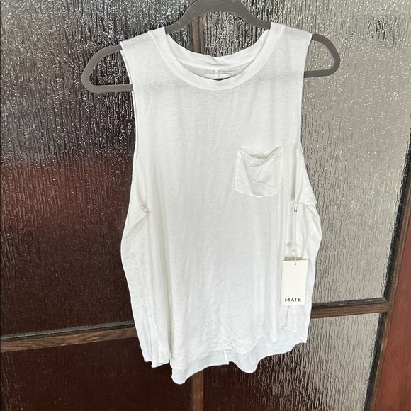 Mate the label Women's White Sleeveless Top in medium. - Picture 3 of 7